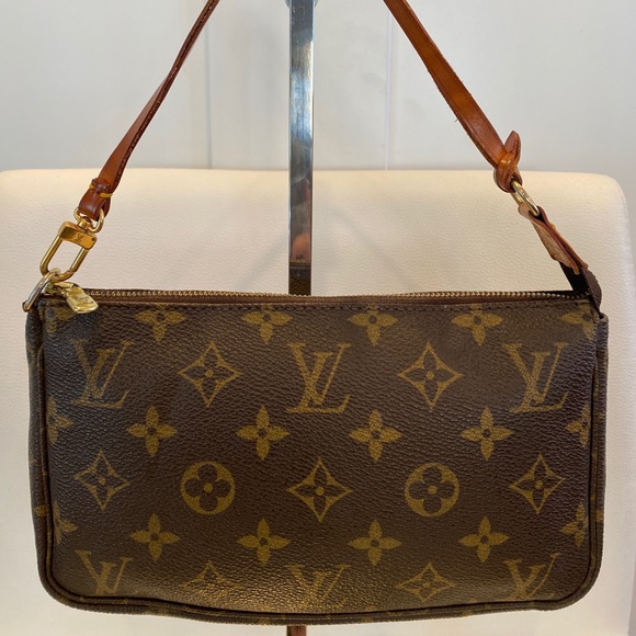 Louis Vuitton Handbags - Louis Vuitton Pouchette Monogram Pochette Bag